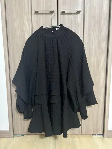 SNIDEL 블랙 프릴 상의 원사이즈