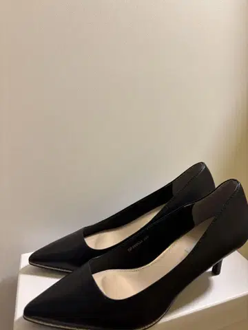블랙 RANDA 펌프스