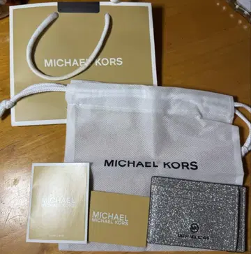 MICHAEL KORS 실버 패스 케이스