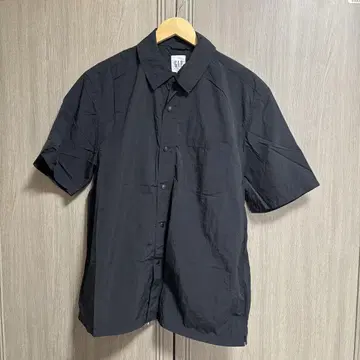 GAP 블랙 반팔 셔츠 M 사이즈