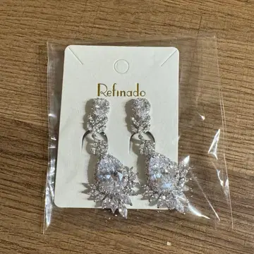 Refinado 꽃 모티브 귀찌