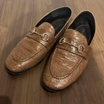 브라운 크로커다일풍 로퍼
