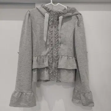 프릴 달린 그레이 후드티
