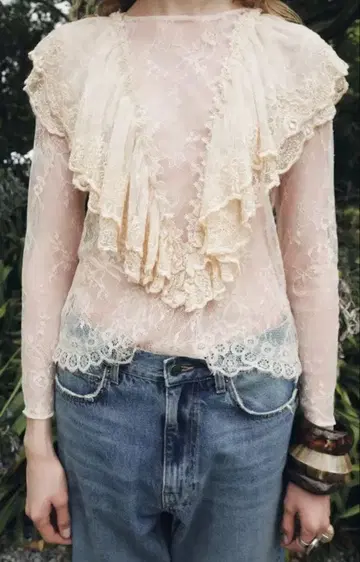새상품 Lace frill blouse