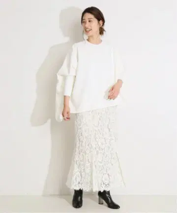 베르메이유 페예나 화이트 맨투맨 풀오버