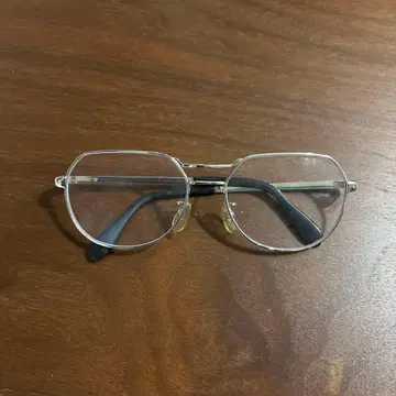 실버 오벌 프레임 안경