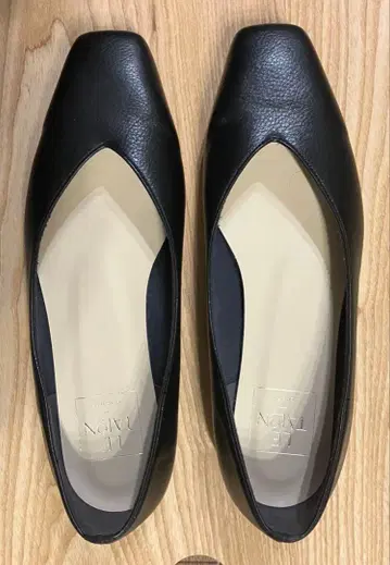 [ 24.0cm ] LE TALON 루탈론 V컷 플랫 펌프스 새상품급