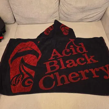 Acid Black Cherry 후드 부착 타월 2015 엘르