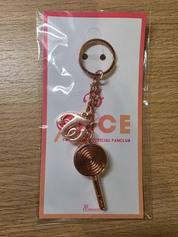TWICE 로즈 골드 키링 FC 한정판