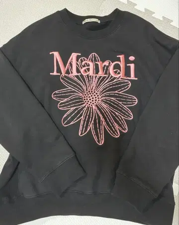 최종 가격 인하 Mardi 꽃무늬 자수 트레이닝복 블랙