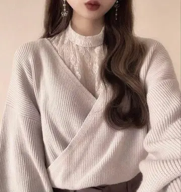 이너 레이스 도킹 카슈쿨 니트탑