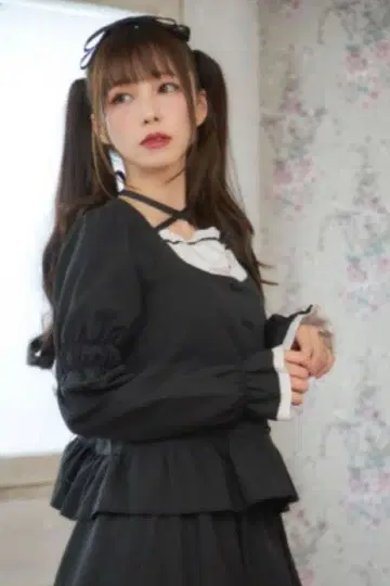 미나카타 유이 콜라보 시마무라 블라우스