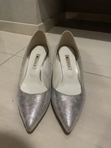 DIANA 실버 스틸레토 하이힐