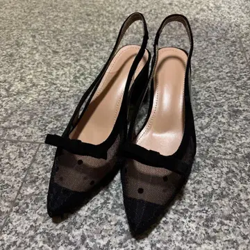 블랙 메쉬 슬링백 펌프스