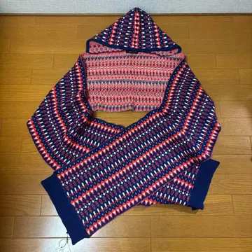 로데오 크라운즈 기하학 패턴 후드 부착 머플러