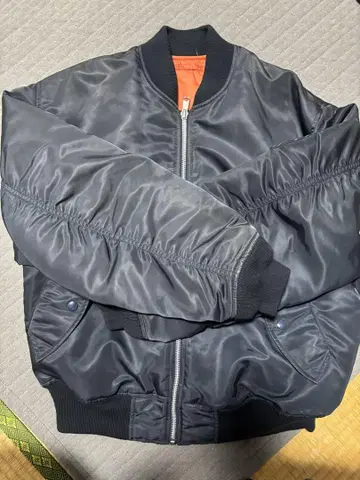 MA-1 스타일 블랙 자켓 오렌지 안감