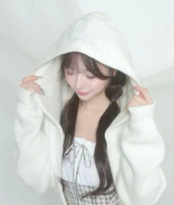 darich 다리치 화이트 DD 숏 니트 지퍼 후드티