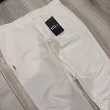 잭 버니! 화이트 팬츠