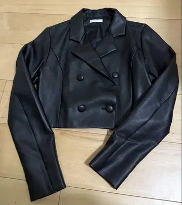 요시키 치사토 x atmos pink 숏 기장 인조 가죽 자켓
