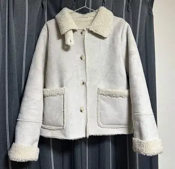 니임 페이크 무스탕 보아 자켓 아이보리