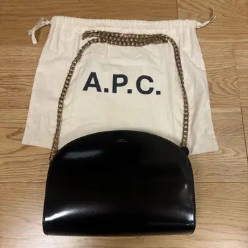A.P.C 블랙 하프문