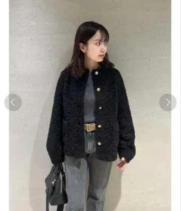 미라 오웬 금장 버튼 노카라 컴팩트 보아 자켓 아우터