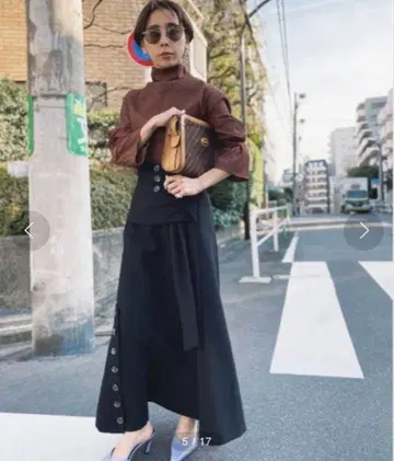 AMERI HIGH NECK BLOUSE