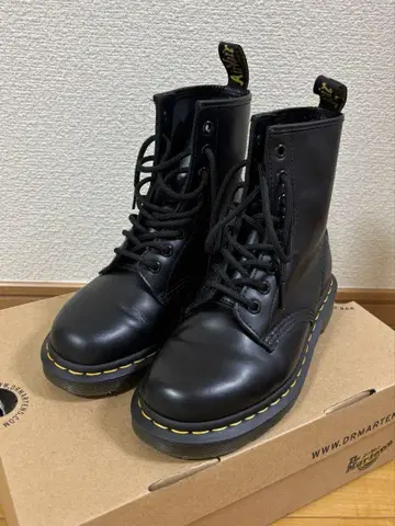닥터마틴 23cm 8홀 마틴 부츠