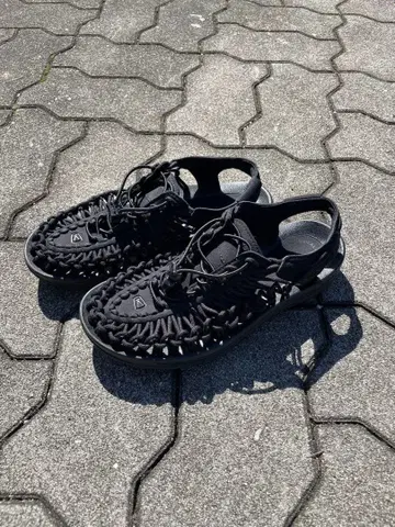 KEEN UNEEK 샌들