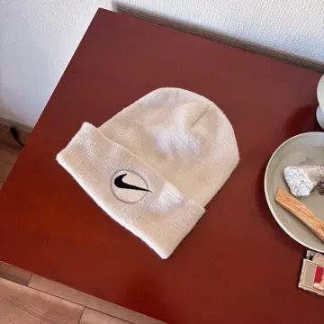 90s archive 비니 니트 모자 와펜 white