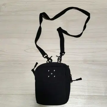POP TRADING COMPANY PASSPORT POUCH