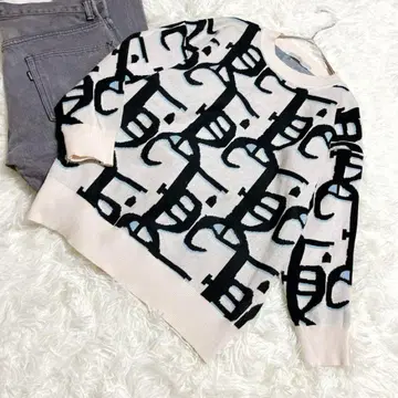 컨디션 최상 자카드 니트 모노그램 쫄깃한 올 패턴 워셔블 한국