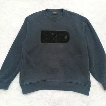 ReZARD 리자드 엠보싱 로고 맨투맨 블랙