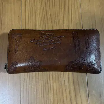 Dakota 엠보싱 가공 가죽 장지갑 브라운