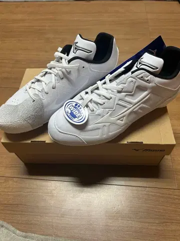 미즈노 화이트 와이드 스파이크
