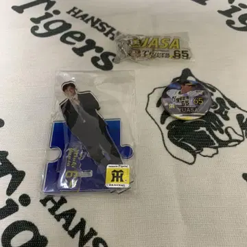 Hanshin Tigers 유아사 선수 아크릴 스탠드와 배지 세트