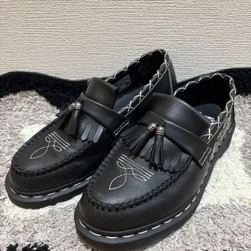 Dr.Martens 자수 로퍼