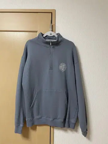 HUF 하프 지퍼