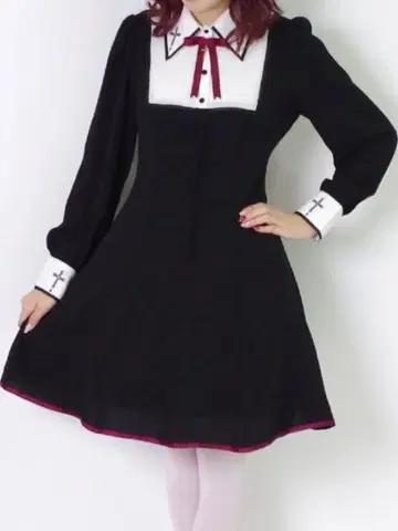 크로스 자수 카라 요크 배색 원피스 블랙
