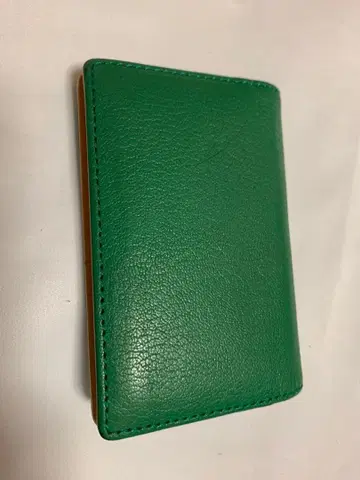 거의 미착용 새상품급 브루나보인 가죽 카드 케이스