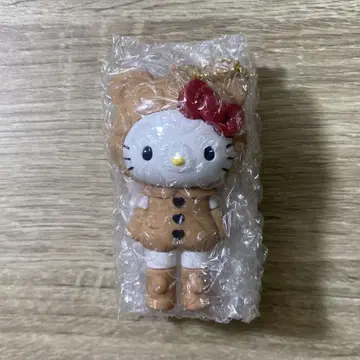 [ HELLO KITTY ] 시크릿 마스코트 참 A ( 곰 수트 )