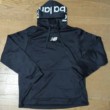 New Balance 블랙 후드티