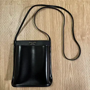 MAISON EUREKA PIENI 블랙 가죽 숄더백