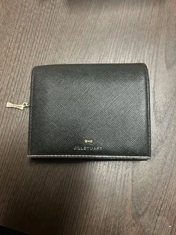 JILL STUART 블랙 이단 접이식 지갑