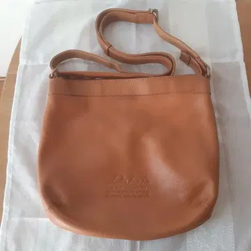 다코타 숄더백 젠틀리 카멜