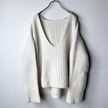 YANUK 야누크 Big V-Neck Pullover 니트