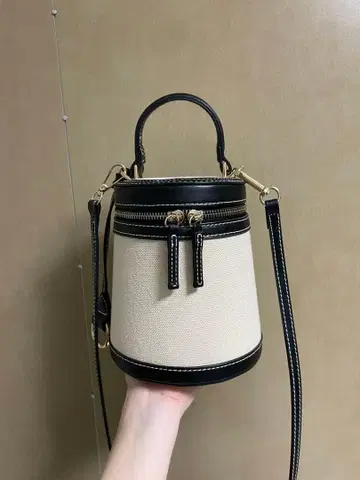 ZARA 대비 박스 백