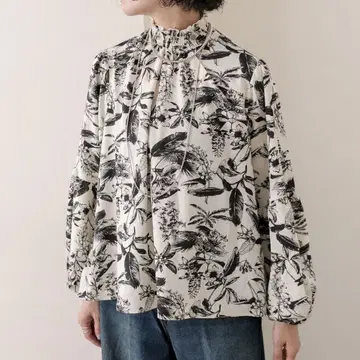 이아 파피요네 하이넥 개더 블라우스