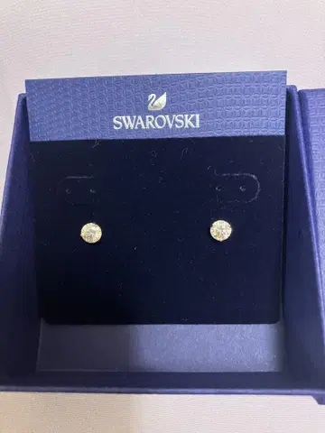 Swarovski 크리스탈 스터드 귀걸이