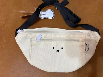 미사용 새상품 택 포함 miffy 미피 웨스트 파우치 다이컷 화이트